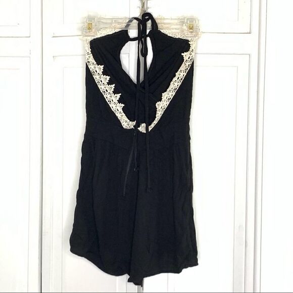 Black Open Back Lace Crochet Trim Romper - Picture 3 of 9